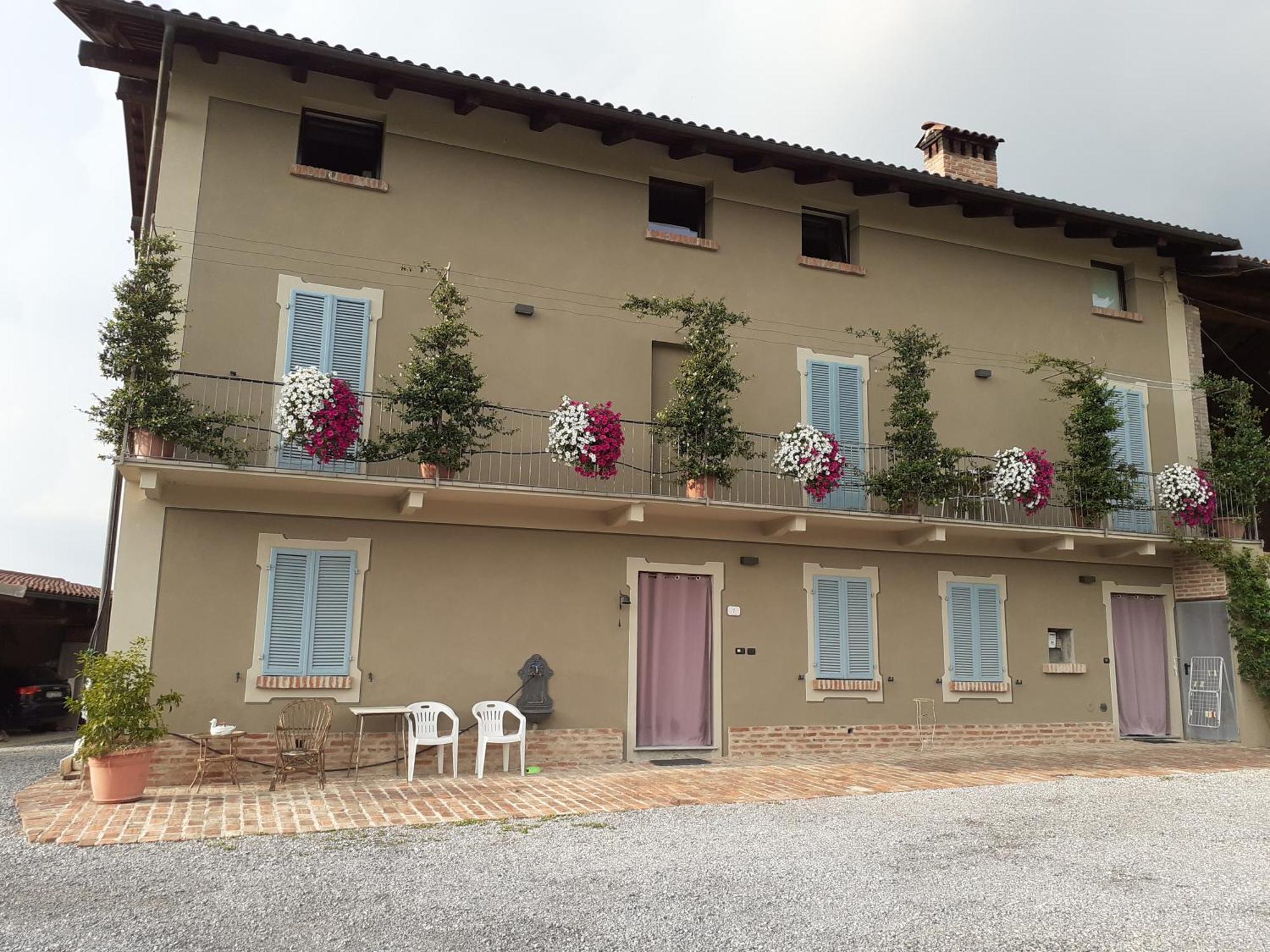 La Casa Di Roby-1 Appartamento La Morra Con Piscina Bagian luar foto