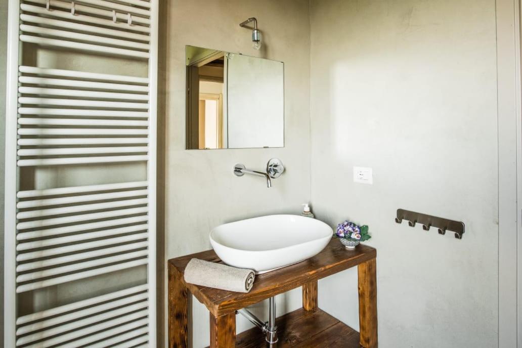 La Casa Di Roby-1 Appartamento La Morra Con Piscina Bagian luar foto