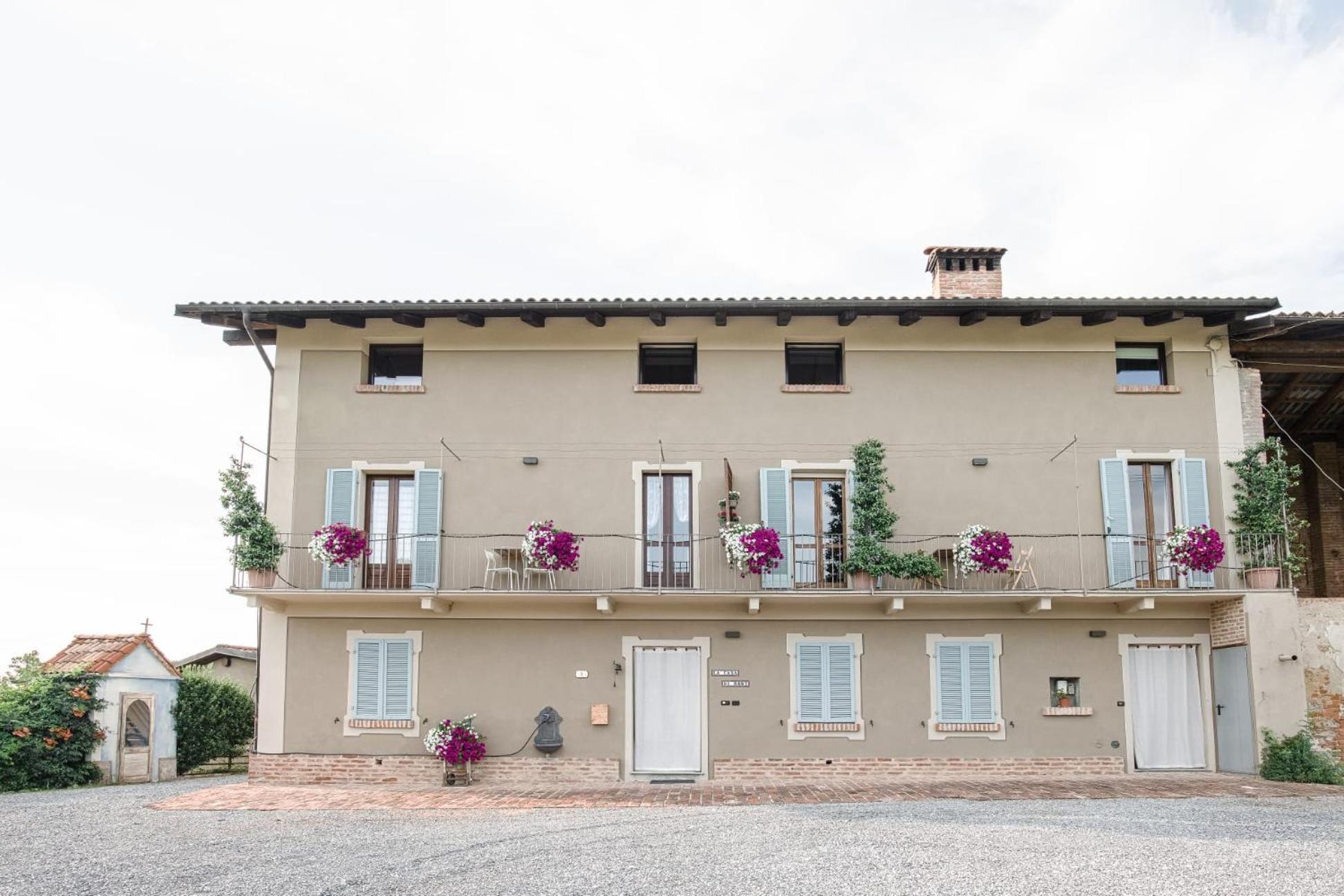 La Casa Di Roby-1 Appartamento La Morra Con Piscina Bagian luar foto