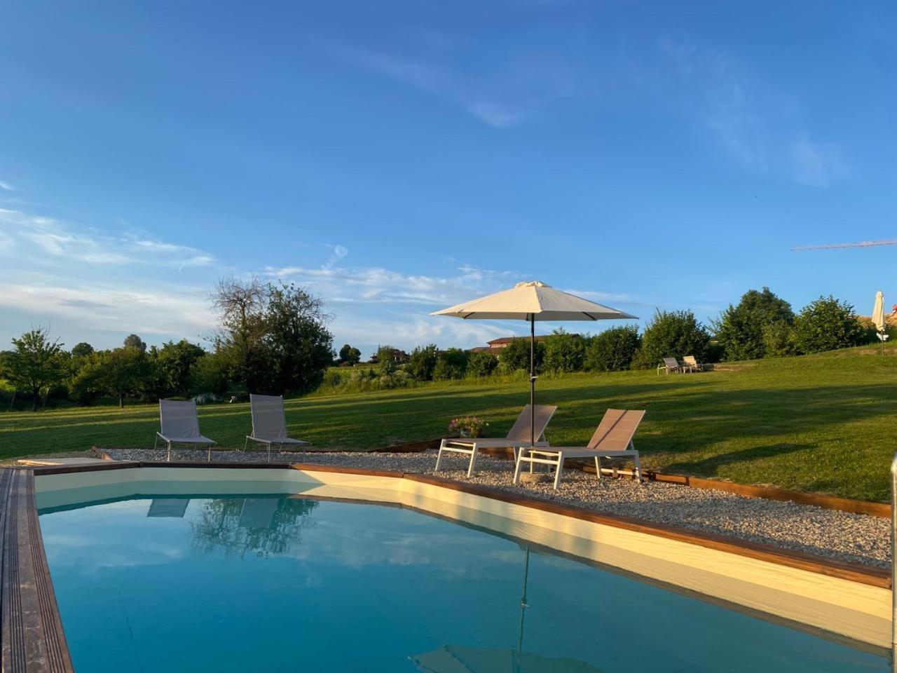 La Casa Di Roby-1 Appartamento La Morra Con Piscina Bagian luar foto